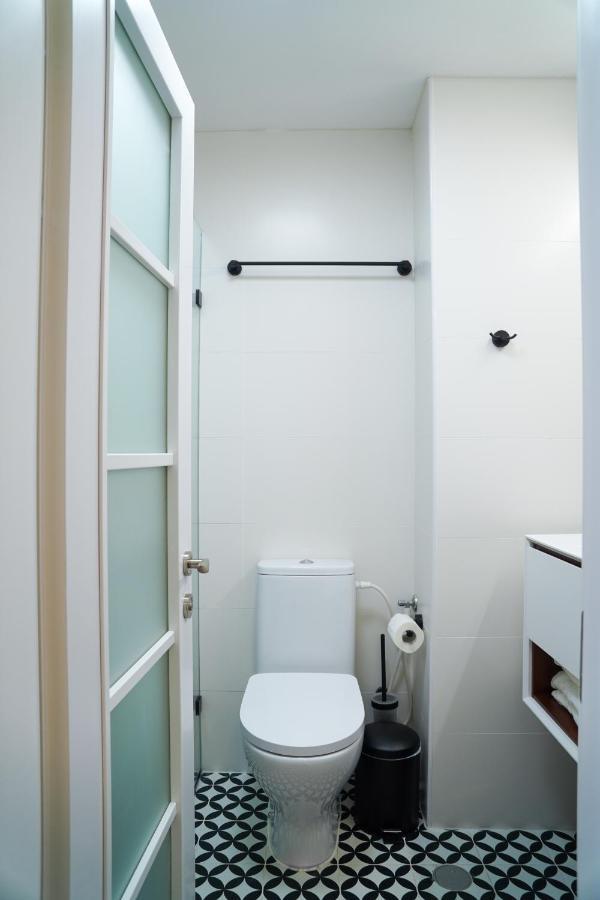 Beachfront Boutique Apartment Herzliya Luaran gambar