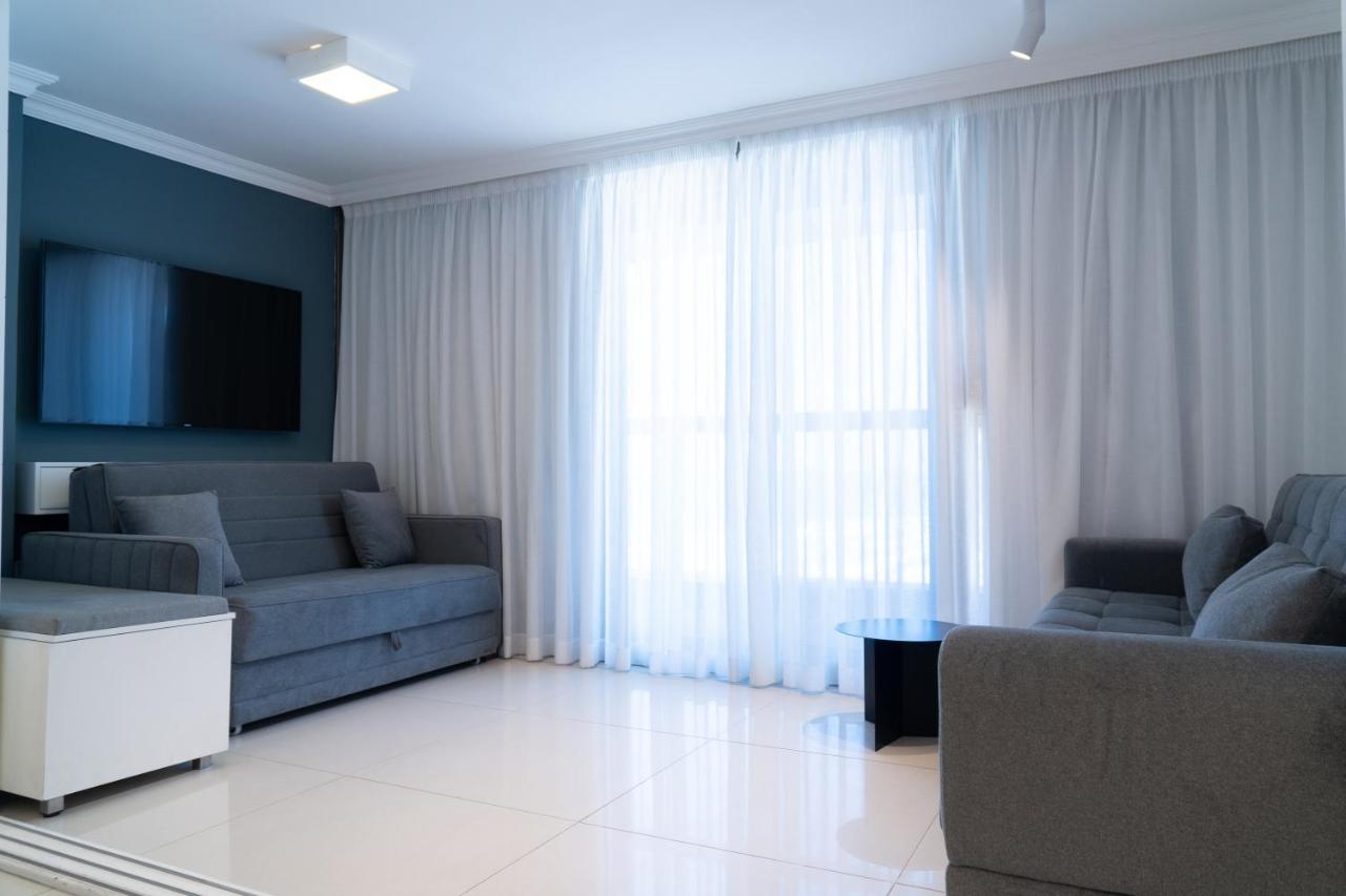 Beachfront Boutique Apartment Herzliya Luaran gambar