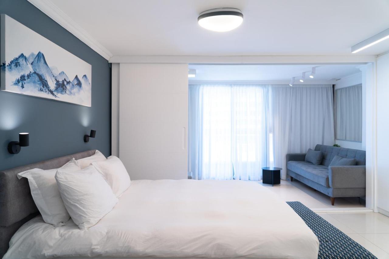 Beachfront Boutique Apartment Herzliya Luaran gambar