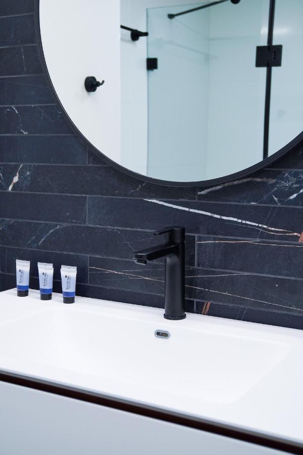 Beachfront Boutique Apartment Herzliya Luaran gambar