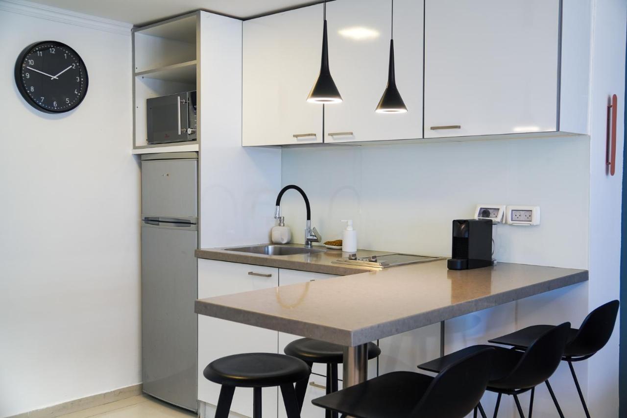 Beachfront Boutique Apartment Herzliya Luaran gambar