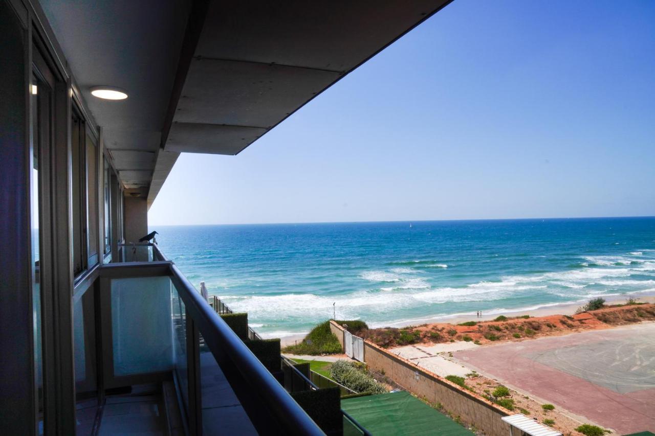 Beachfront Boutique Apartment Herzliya Luaran gambar