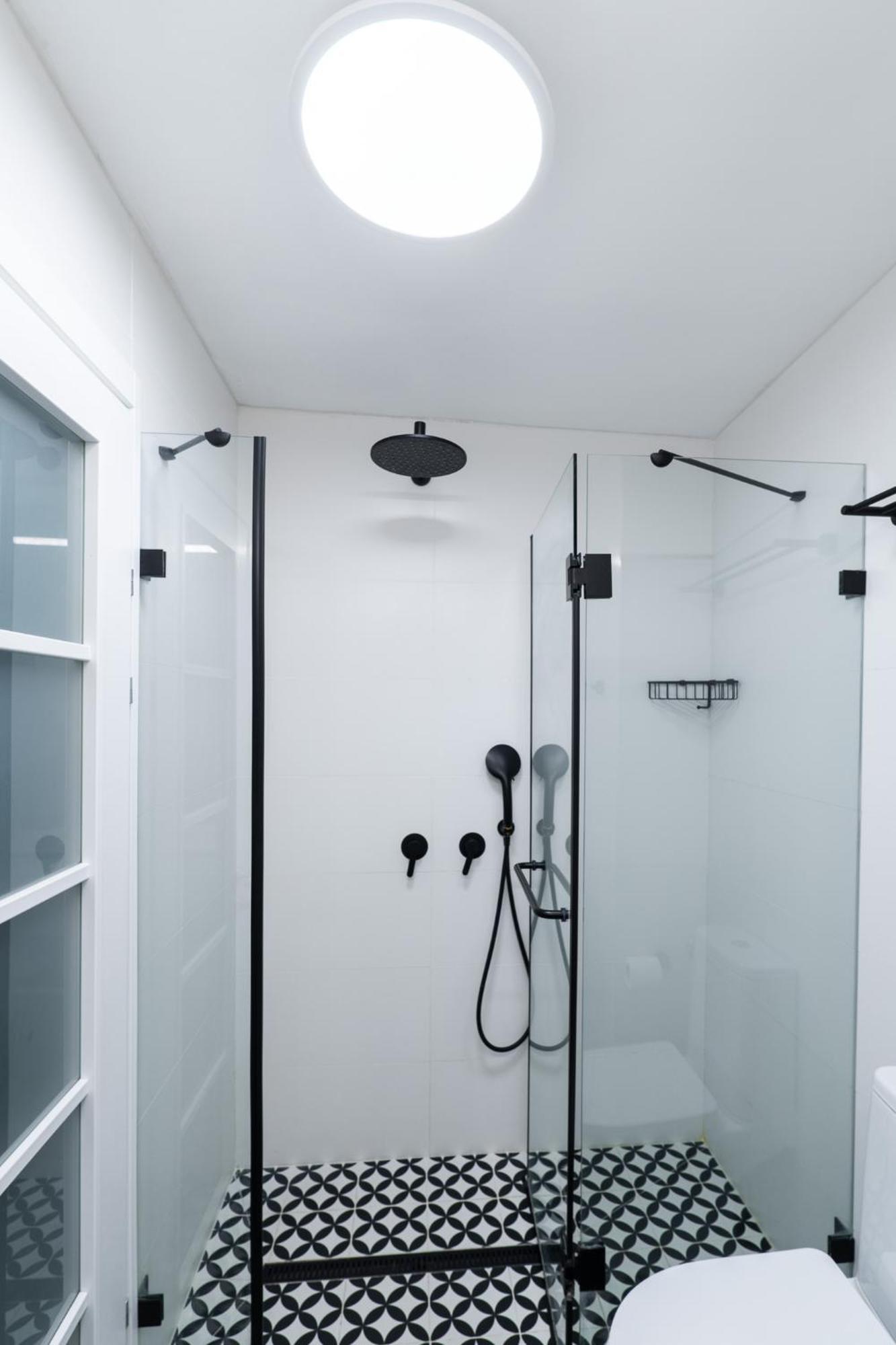 Beachfront Boutique Apartment Herzliya Luaran gambar