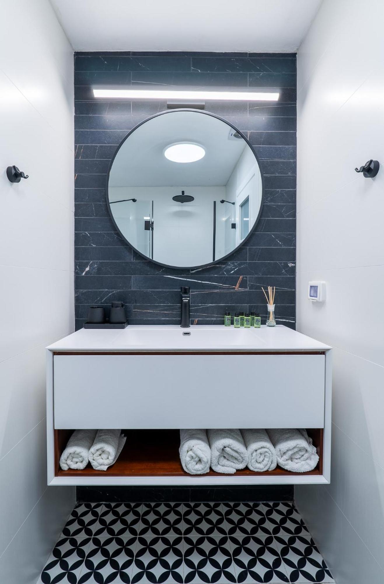Beachfront Boutique Apartment Herzliya Luaran gambar